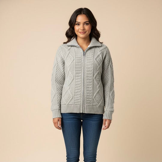 Veste grise en laine de lama tricotée à la main