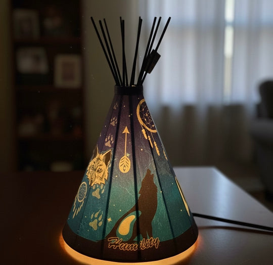 Wolf Teepee Lamp
