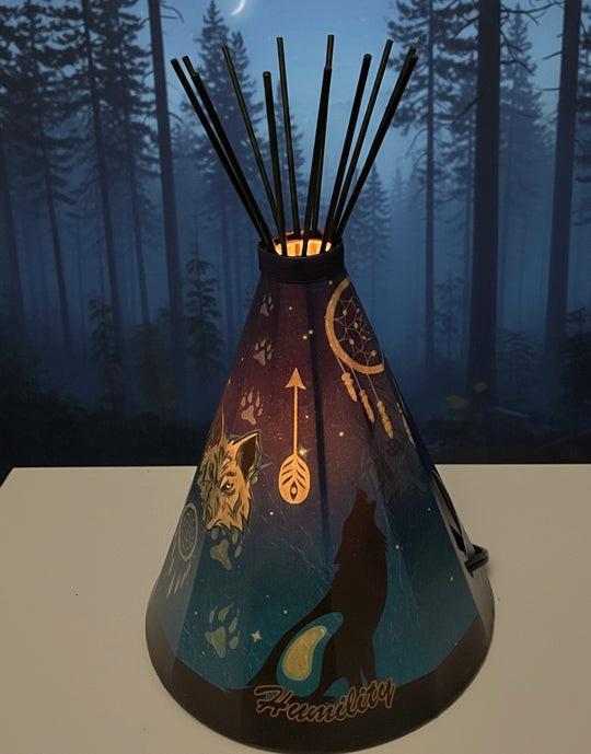 Wolf Teepee Lamp